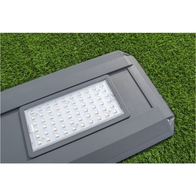 L'alloggio di alluminio ha integrato l'iluminazione pubblica solare IP65 50W con controllo di APP del telefono cellulare